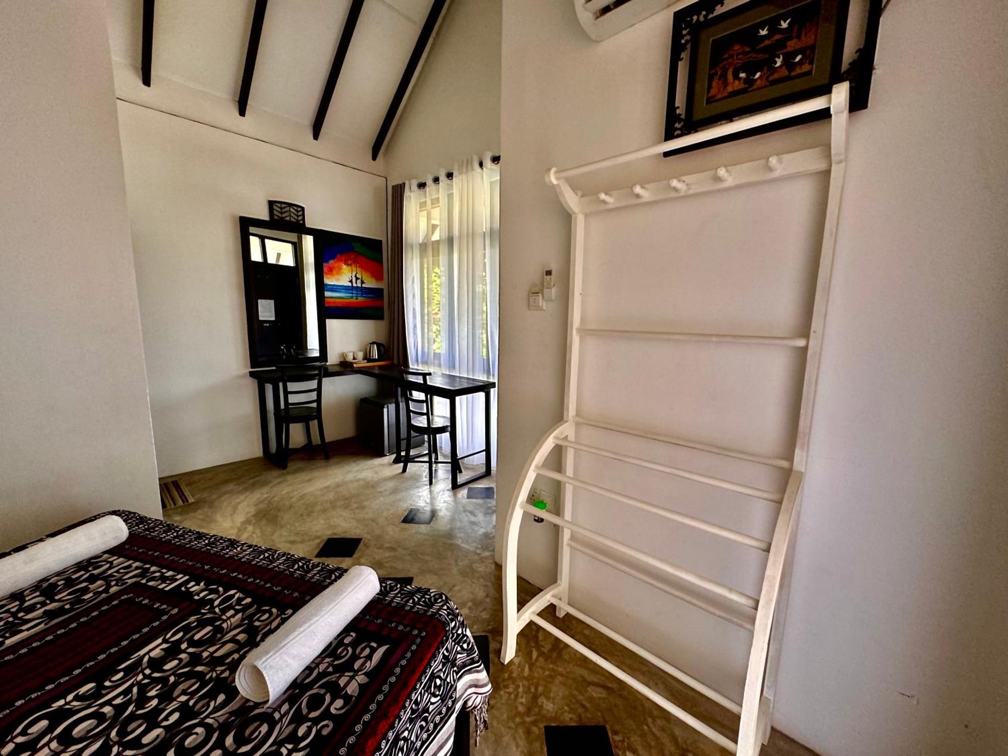 Neo Bay Hotel Weligama Exterior photo